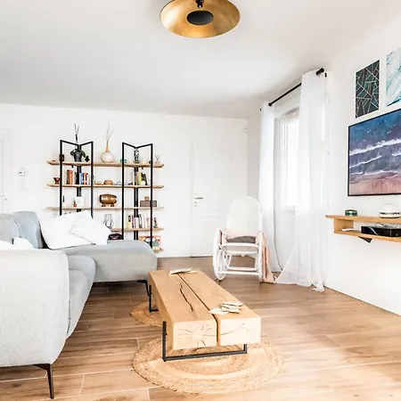 Frenchyhomes☆villapiscine☆8pers☆centrebassin ヴィラ