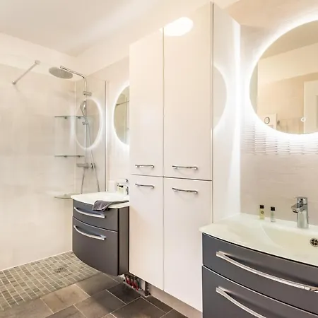Frenchyhomes☆villapiscine☆8pers☆centrebassin ヴィラ *